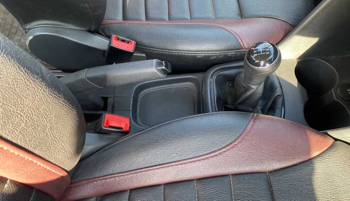 2018 Volkswagen Ameo COMFORTLINE 1.0L, Petrol, Manual, 27,412 km, Gear Lever