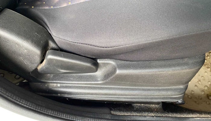 2018 Renault Kwid RXL, Petrol, Manual, 84,663 km, Driver Side Adjustment Panel