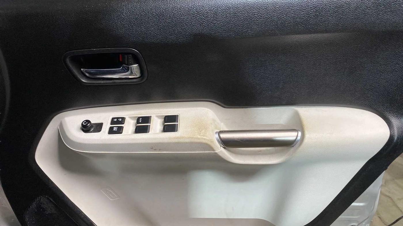2019 Maruti IGNIS DELTA 1.2, Petrol, Manual, 95,044 km, Driver Side Door Panels Control