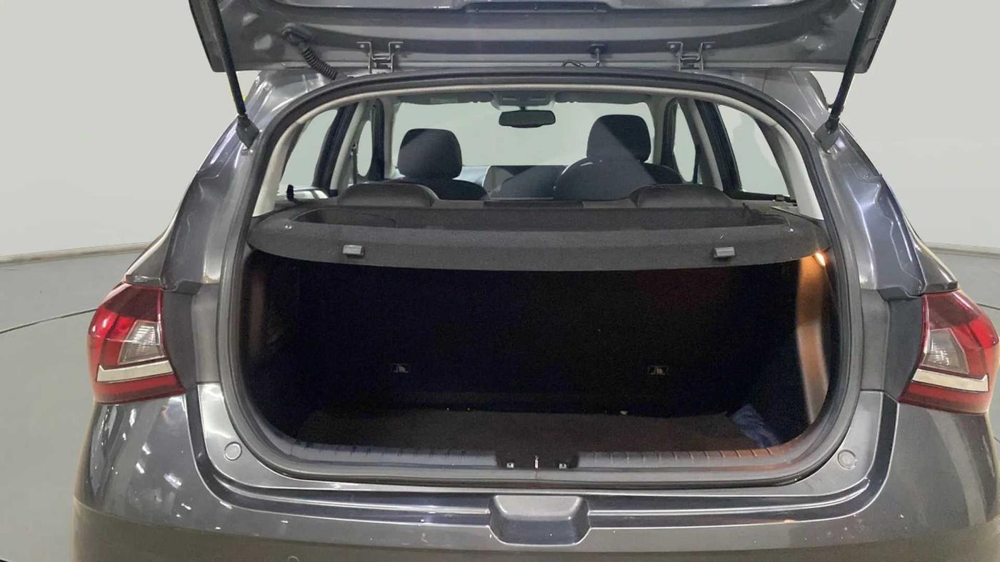2022 Hyundai NEW I20 ASTA 1.2 AT, Petrol, Automatic, 17,743 km, Boot Inside
