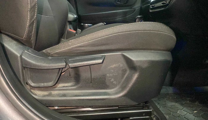 2022 Hyundai NEW I20 ASTA 1.2 AT, Petrol, Automatic, 17,743 km, Driver Side Adjustment Panel