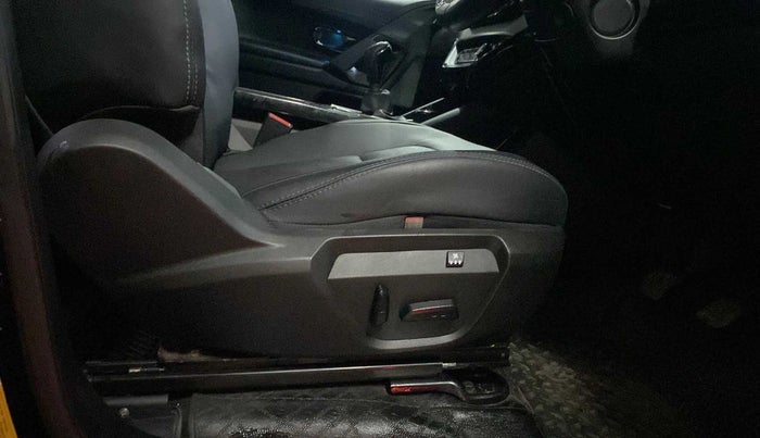 2022 Tata Safari XZ PLUS DARK EDITION, Diesel, Manual, 12,567 km, Driver Side Adjustment Panel