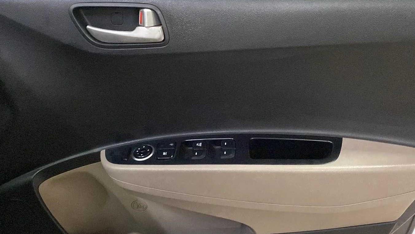 2015 Hyundai Grand i10 SPORTZ 1.2 KAPPA VTVT, Petrol, Manual, 51,812 km, Driver Side Door Panels Control