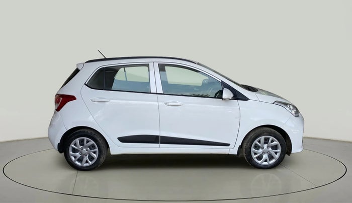 2017 Hyundai Grand i10 SPORTZ (O) 1.2 KAPPA VTVT, Petrol, Manual, 26,085 km, Right Side View