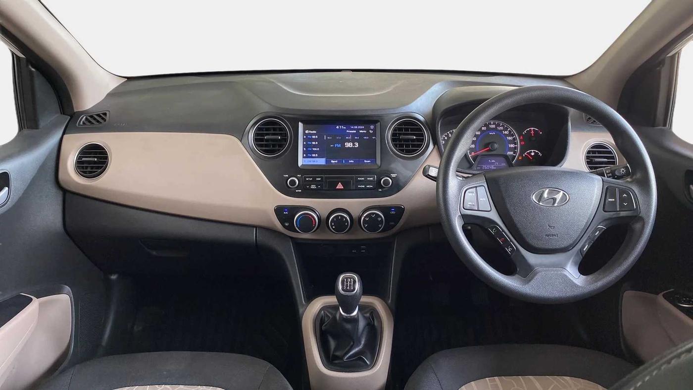 2017 Hyundai Grand i10 SPORTZ (O) 1.2 KAPPA VTVT, Petrol, Manual, 26,085 km, Dashboard