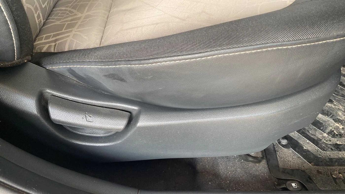 2017 Hyundai Grand i10 SPORTZ (O) 1.2 KAPPA VTVT, Petrol, Manual, 26,085 km, Driver Side Adjustment Panel