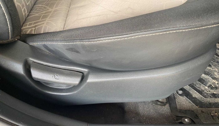 2017 Hyundai Grand i10 SPORTZ (O) 1.2 KAPPA VTVT, Petrol, Manual, 26,085 km, Driver Side Adjustment Panel