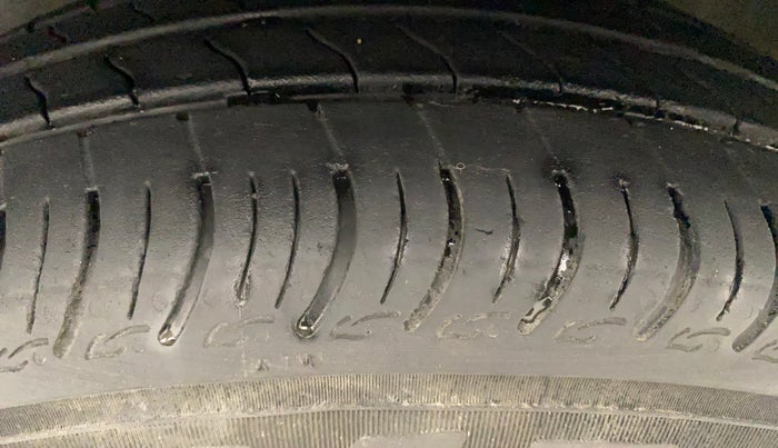 2015 Maruti Celerio VXI, Petrol, Manual, 59,885 km, Left Front Tyre Tread