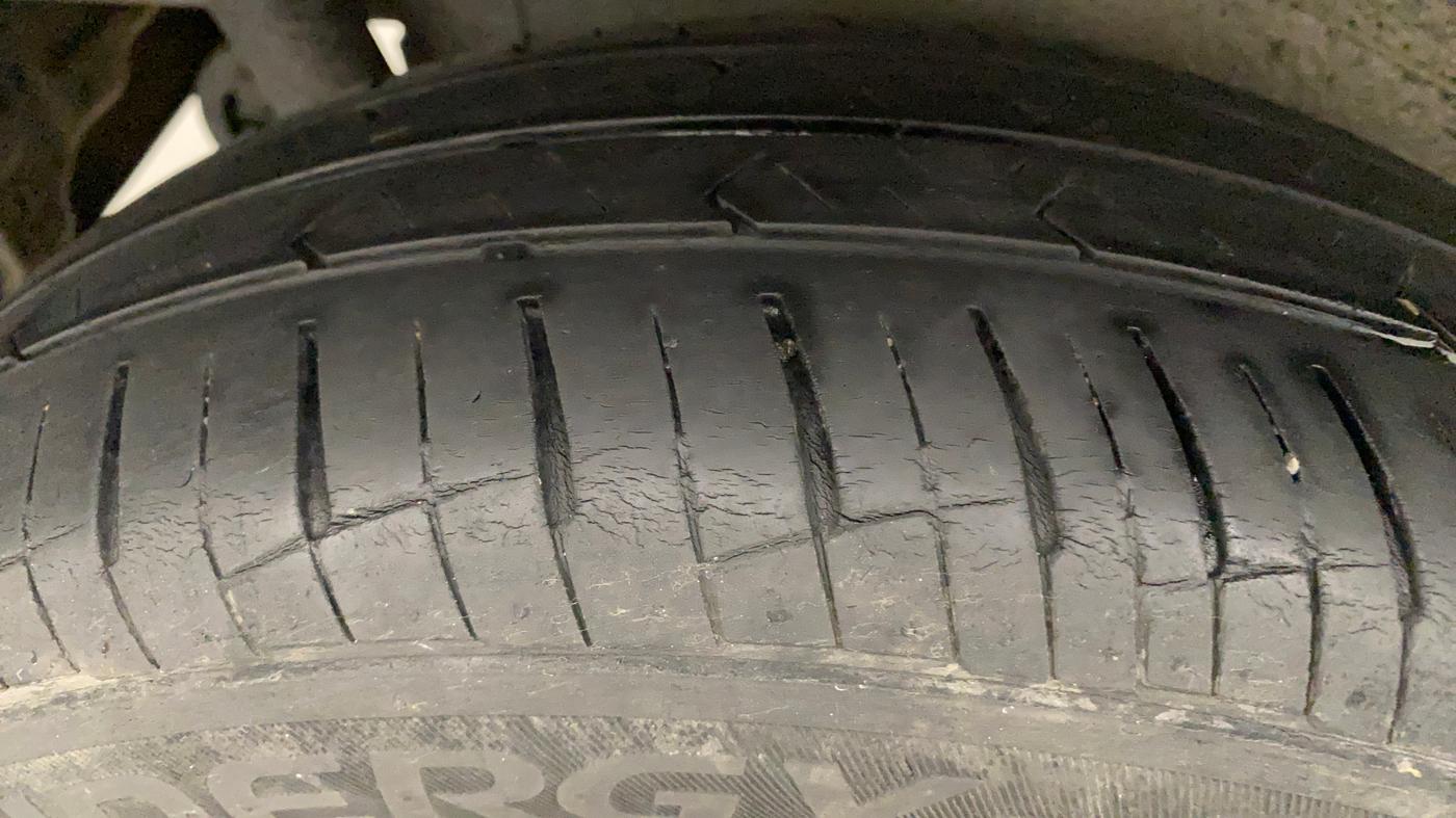 2013 Maruti Wagon R 1.0 VXI, Petrol, Manual, 66,819 km, Right Rear Tyre Tread