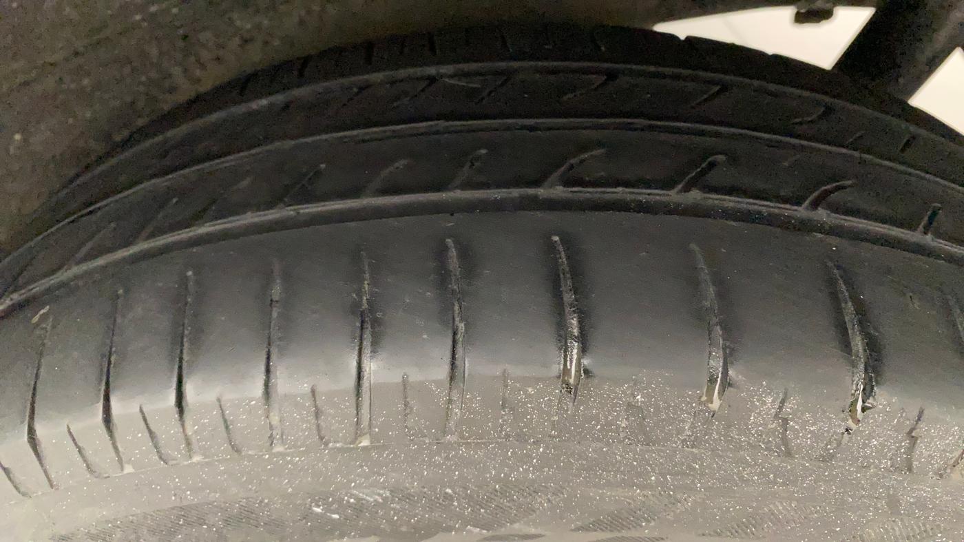 2013 Maruti Wagon R 1.0 VXI, Petrol, Manual, 66,819 km, Left Rear Tyre Tread