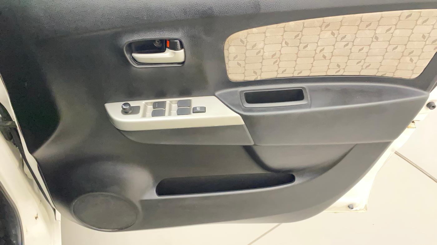 2013 Maruti Wagon R 1.0 VXI, Petrol, Manual, 66,819 km, Driver Side Door Panels Control