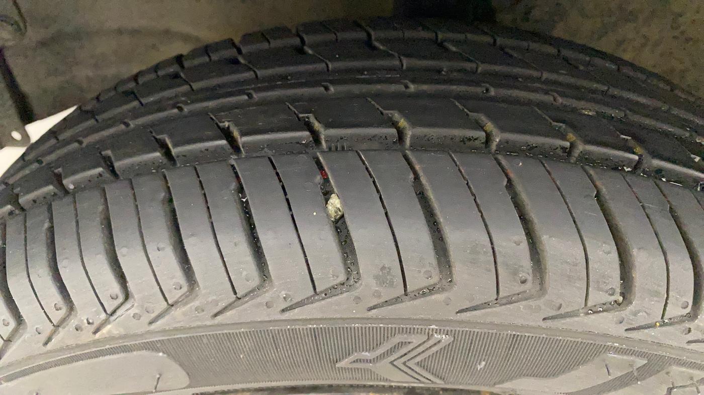 2013 Maruti Wagon R 1.0 VXI, Petrol, Manual, 66,819 km, Left Front Tyre Tread