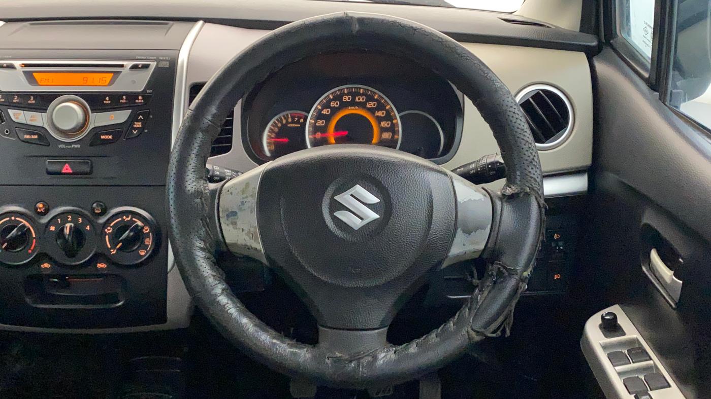 2013 Maruti Wagon R 1.0 VXI, Petrol, Manual, 66,819 km, Steering Wheel Close Up