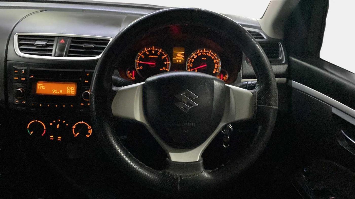 2017 Maruti Swift VXI, Petrol, Manual, 74,579 km, Steering Wheel Close Up