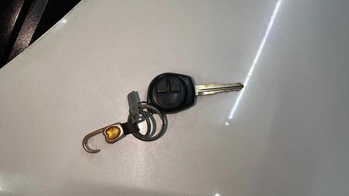 2017 Maruti Swift VXI, Petrol, Manual, 74,579 km, Key Close Up