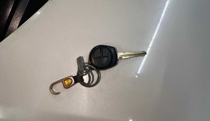 2017 Maruti Swift VXI, Petrol, Manual, 74,579 km, Key Close Up