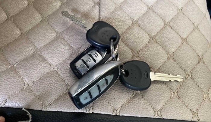 2019 Hyundai NEW SANTRO MAGNA, Petrol, Manual, 58,621 km, Key Close Up