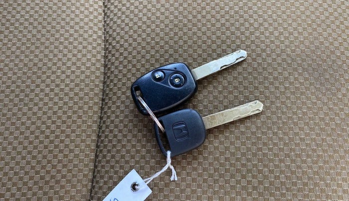 2015 Honda Brio VX AT, Petrol, Automatic, 37,165 km, Key Close Up