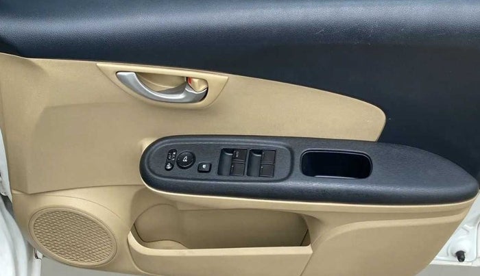 2015 Honda Brio VX AT, Petrol, Automatic, 37,165 km, Driver Side Door Panels Control