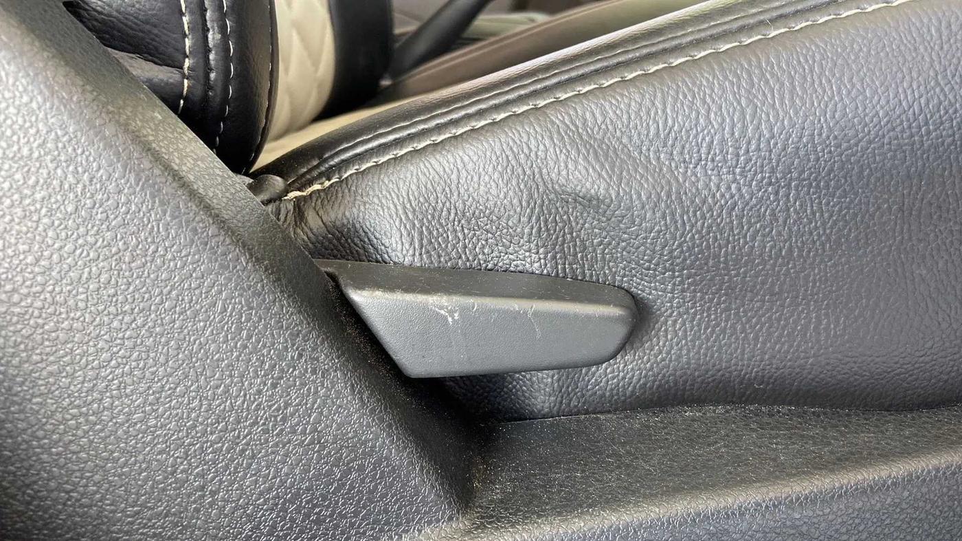 2019 Renault Duster RXS CVT, Petrol, Automatic, 39,075 km, Driver Side Adjustment Panel