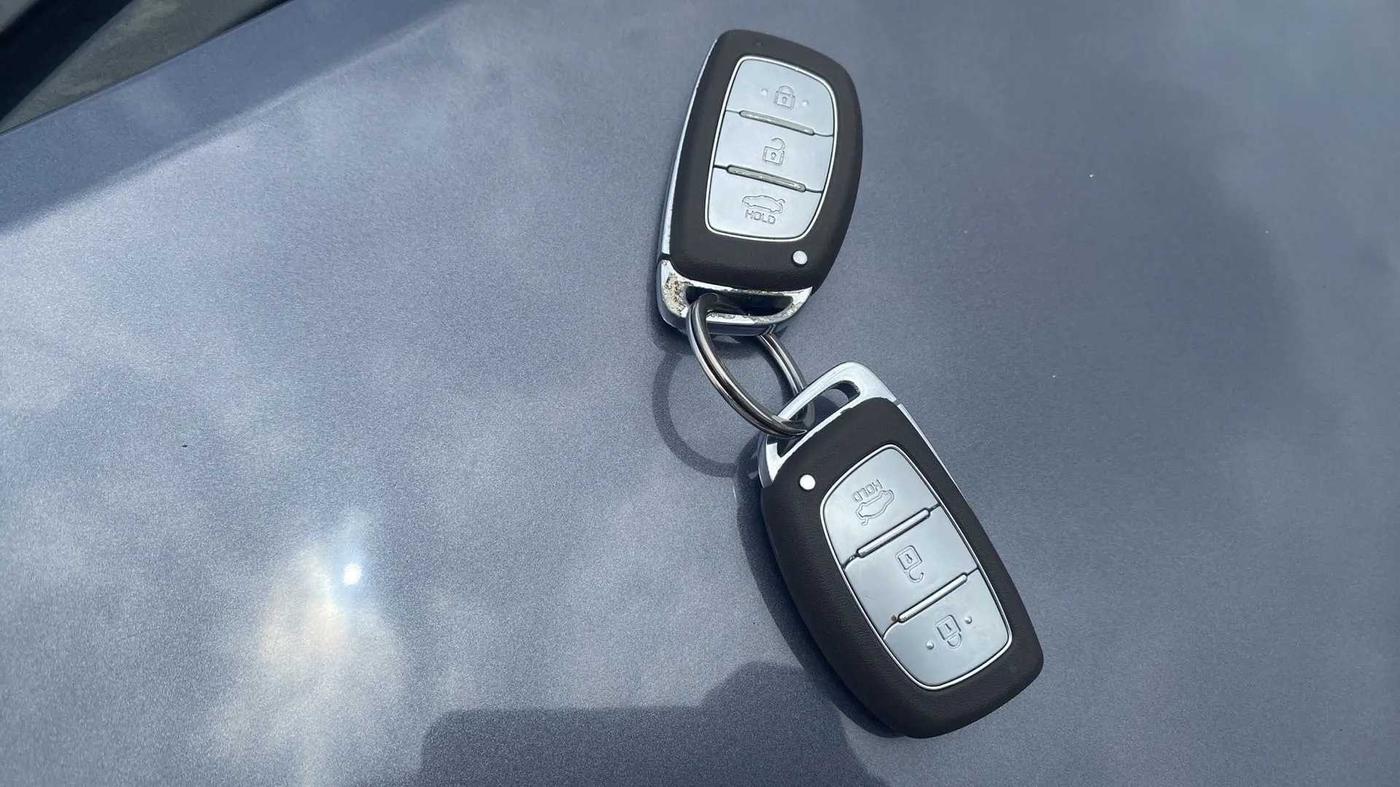 2016 Hyundai Grand i10 ASTA AT 1.2 KAPPA VTVT, Petrol, Automatic, 40,641 km, Key Close Up