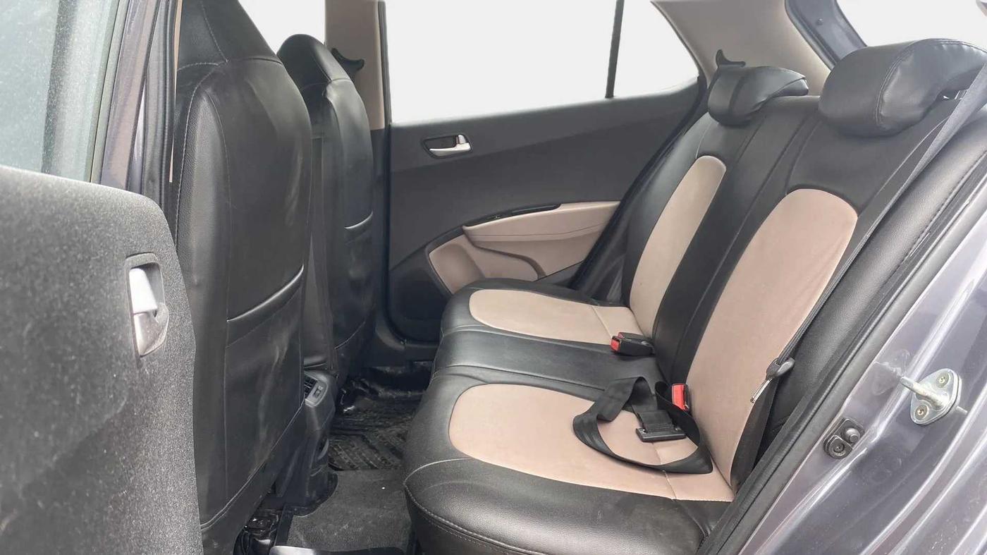 2016 Hyundai Grand i10 ASTA AT 1.2 KAPPA VTVT, Petrol, Automatic, 40,641 km, Right Side Rear Door Cabin