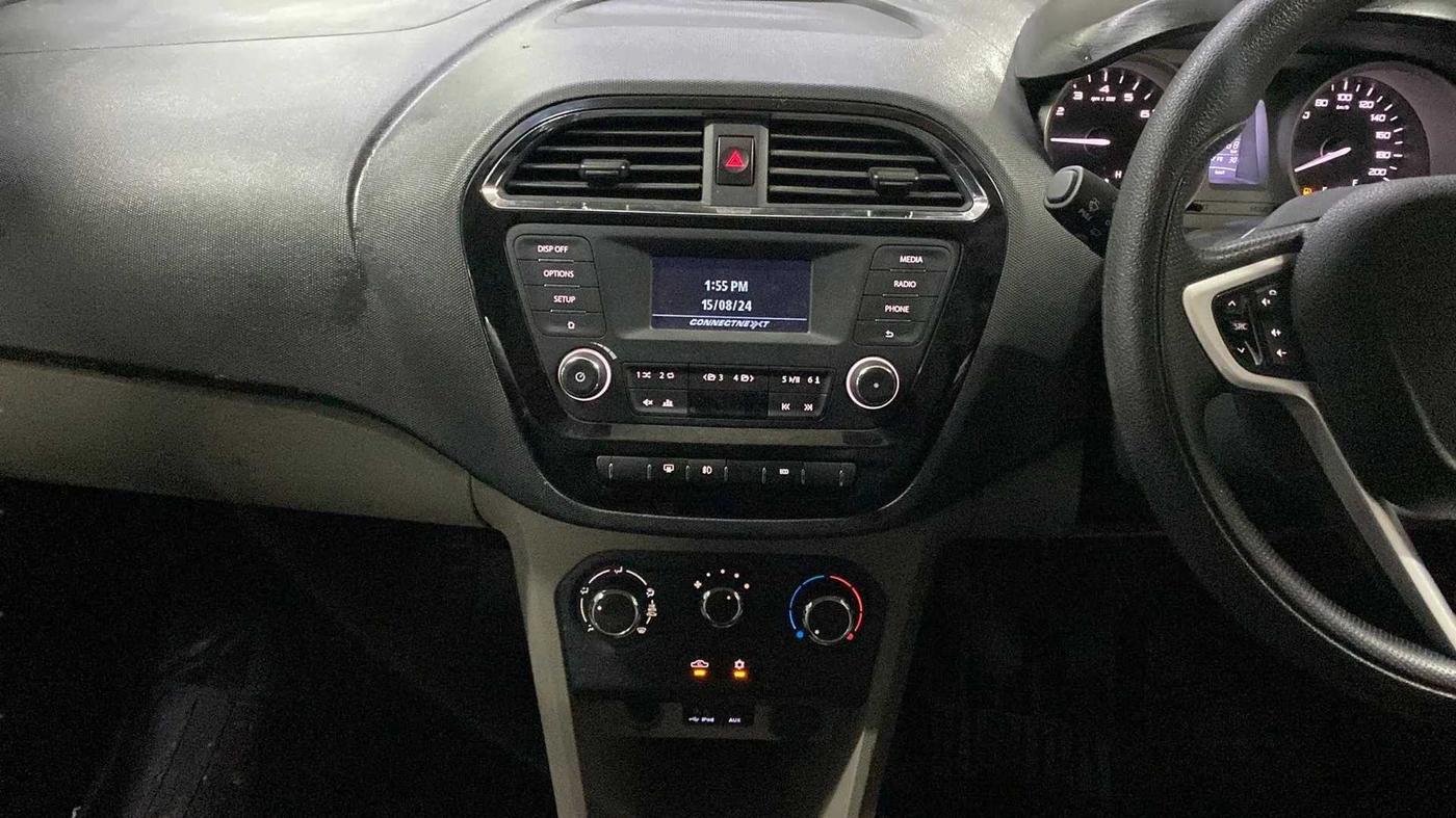 2016 Tata Tiago XZ PETROL, Petrol, Manual, 33,711 km, Air Conditioner