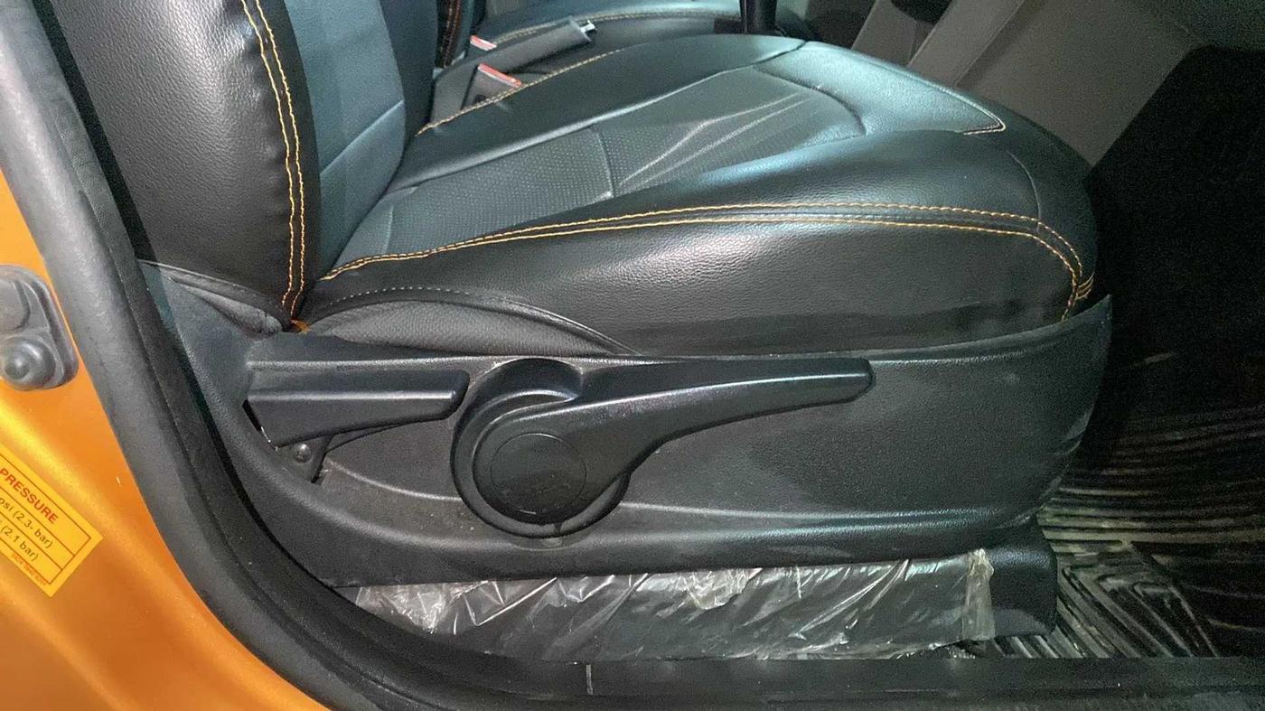 2016 Tata Tiago XZ PETROL, Petrol, Manual, 33,711 km, Driver Side Adjustment Panel
