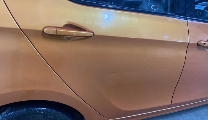 2016 Tata Tiago XZ PETROL, Petrol, Manual, 33,711 km, Right rear door - Minor scratches