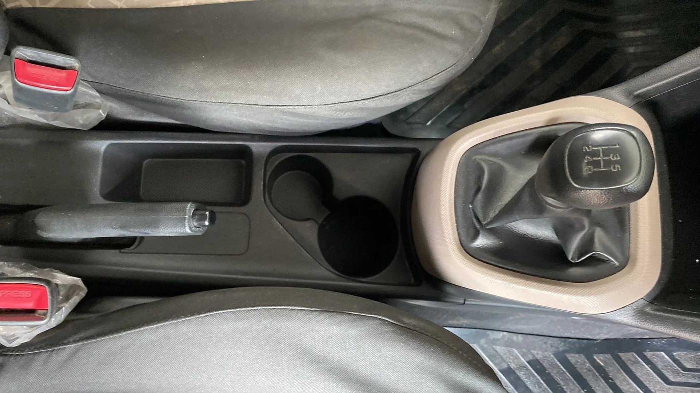 2019 Hyundai Xcent S 1.2, Petrol, Manual, 26,657 km, Gear Lever