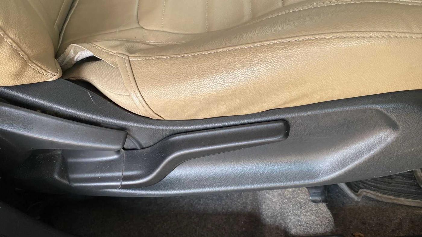2019 Honda Amaze 1.2L I-VTEC V, CNG, Manual, 70,518 km, Driver Side Adjustment Panel