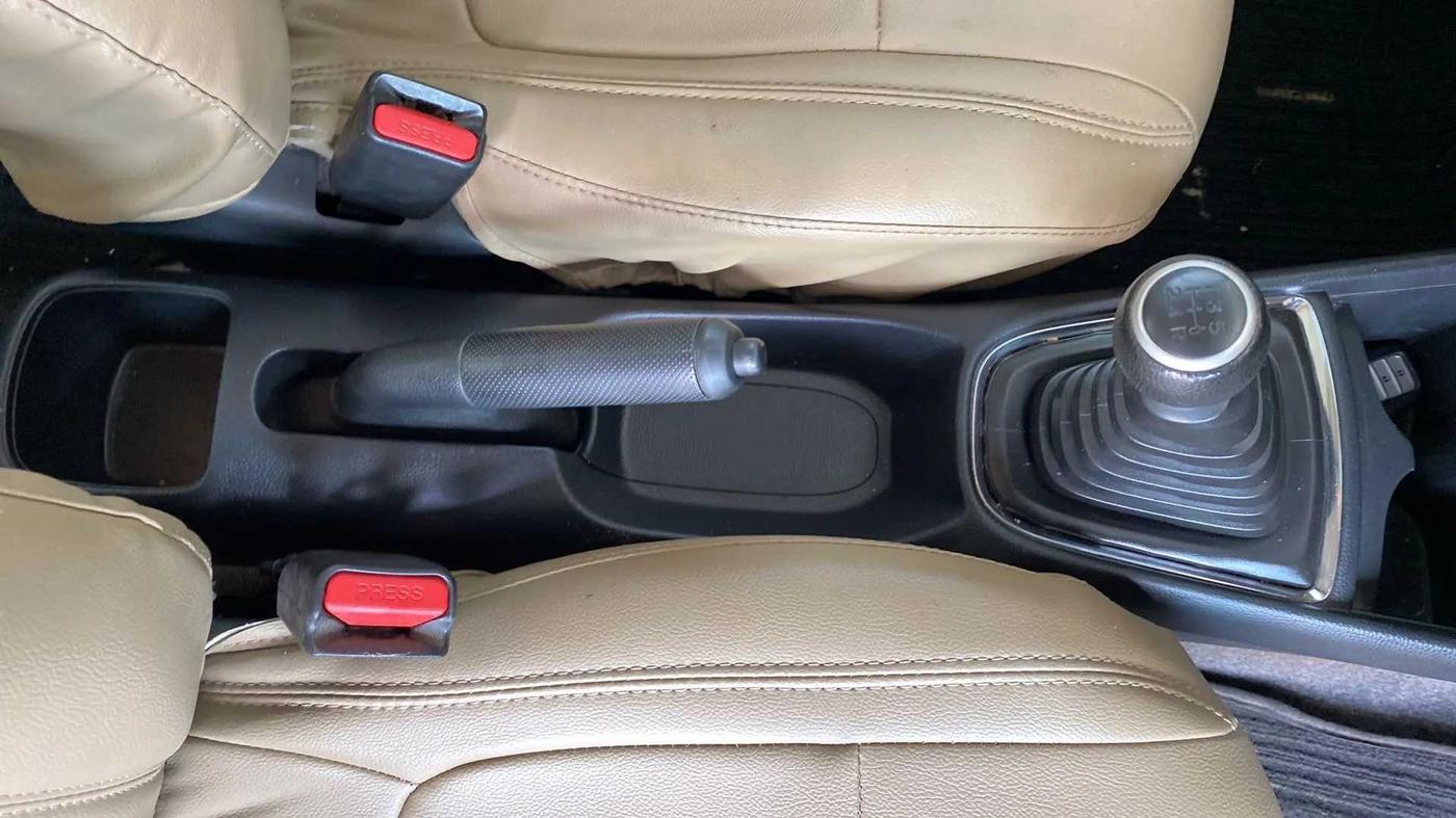 2019 Honda Amaze 1.2L I-VTEC V, CNG, Manual, 70,518 km, Gear Lever