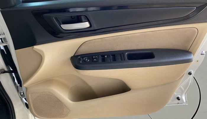 2019 Honda Amaze 1.2L I-VTEC V, CNG, Manual, 70,518 km, Driver Side Door Panels Control