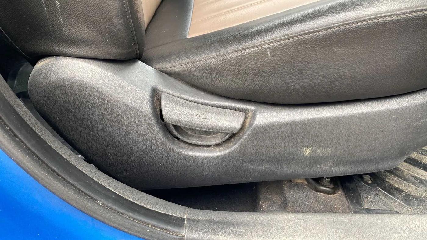2017 Hyundai Grand i10 SPORTZ (O) AT 1.2 KAPPA VTVT, Petrol, Automatic, 97,291 km, Driver Side Adjustment Panel
