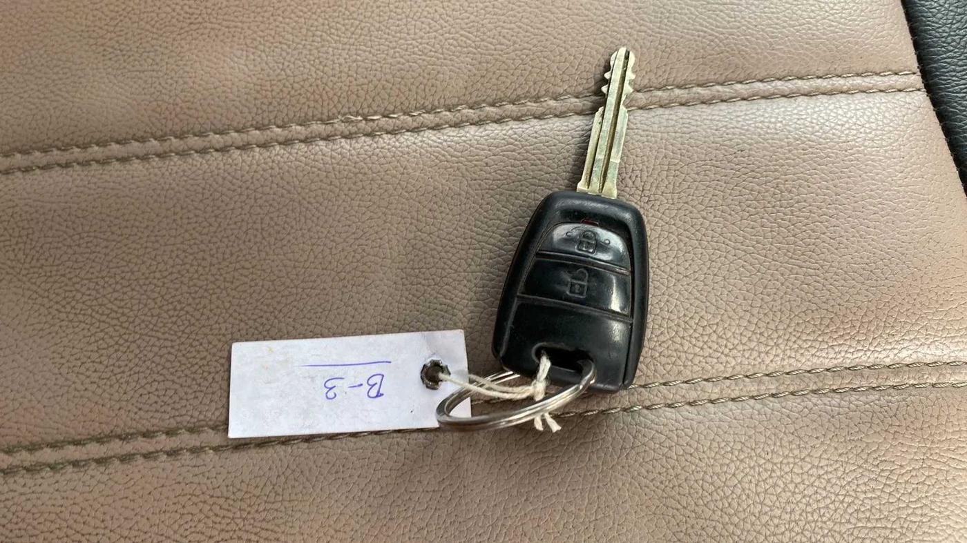 2017 Hyundai Grand i10 SPORTZ (O) AT 1.2 KAPPA VTVT, Petrol, Automatic, 97,291 km, Key Close Up