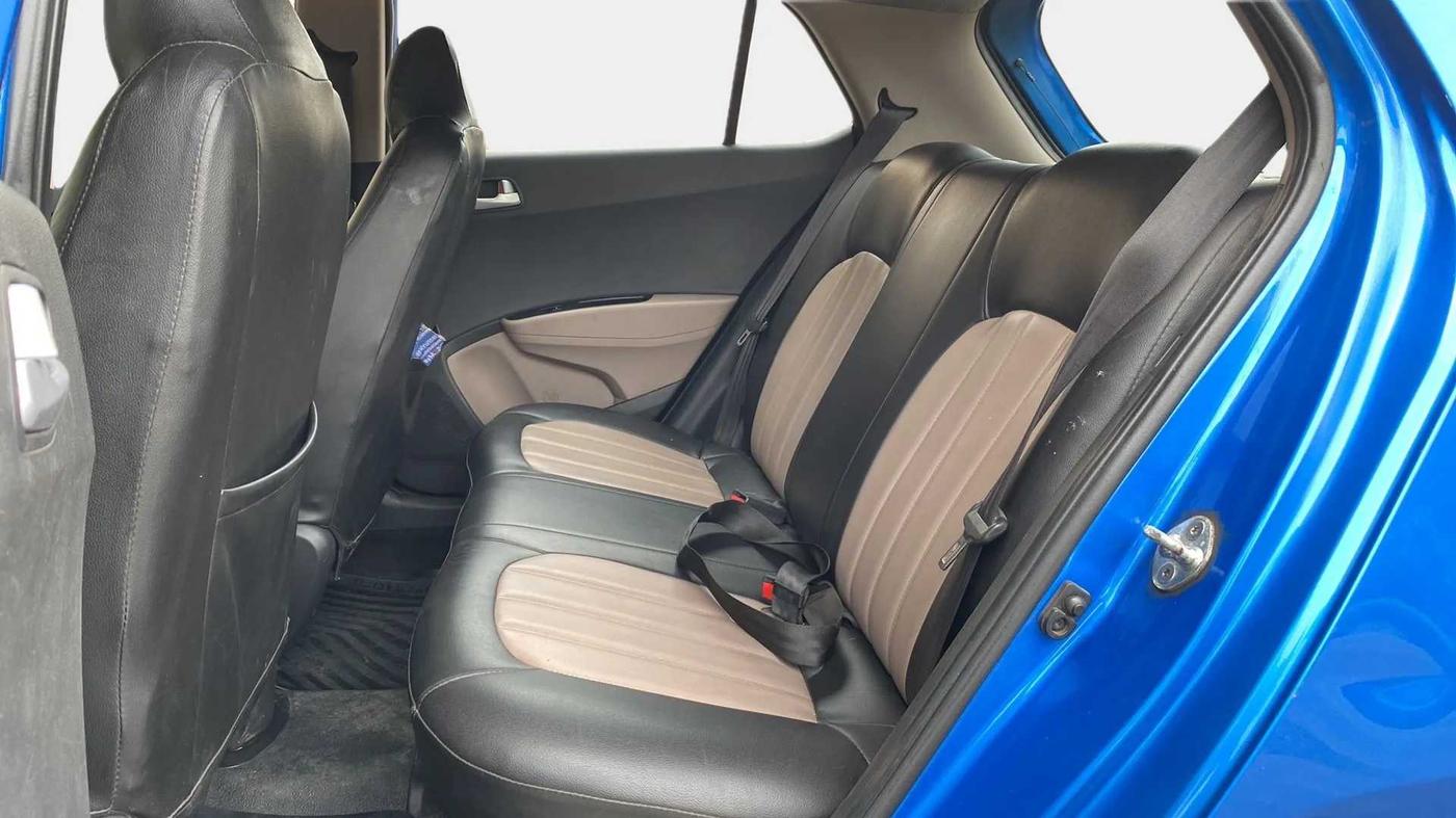 2017 Hyundai Grand i10 SPORTZ (O) AT 1.2 KAPPA VTVT, Petrol, Automatic, 97,291 km, Right Side Rear Door Cabin