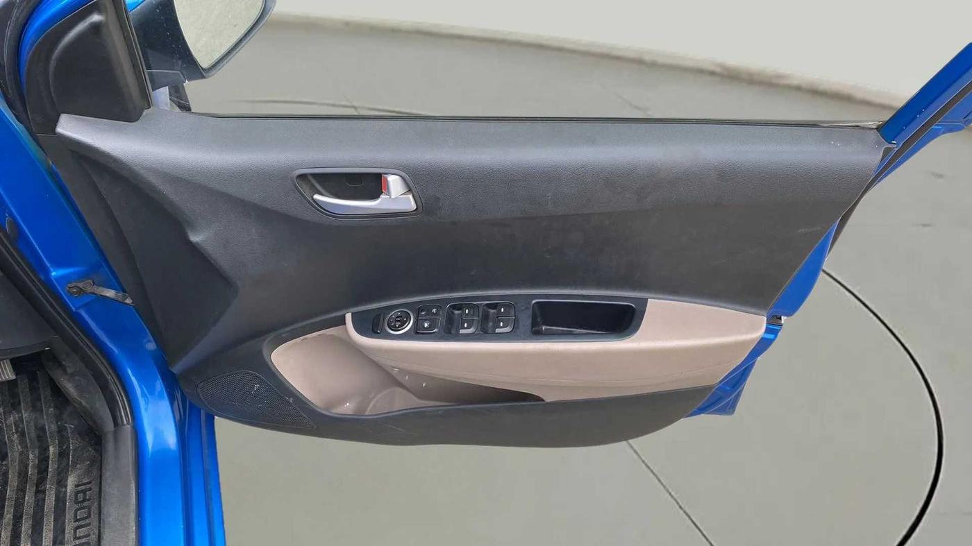 2017 Hyundai Grand i10 SPORTZ (O) AT 1.2 KAPPA VTVT, Petrol, Automatic, 97,291 km, Driver Side Door Panels Control