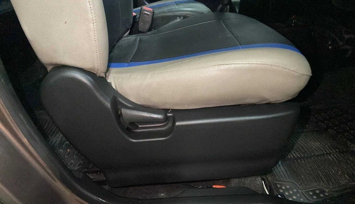 2014 Maruti Wagon R 1.0 LXI CNG, CNG, Manual, 81,925 km, Driver Side Adjustment Panel