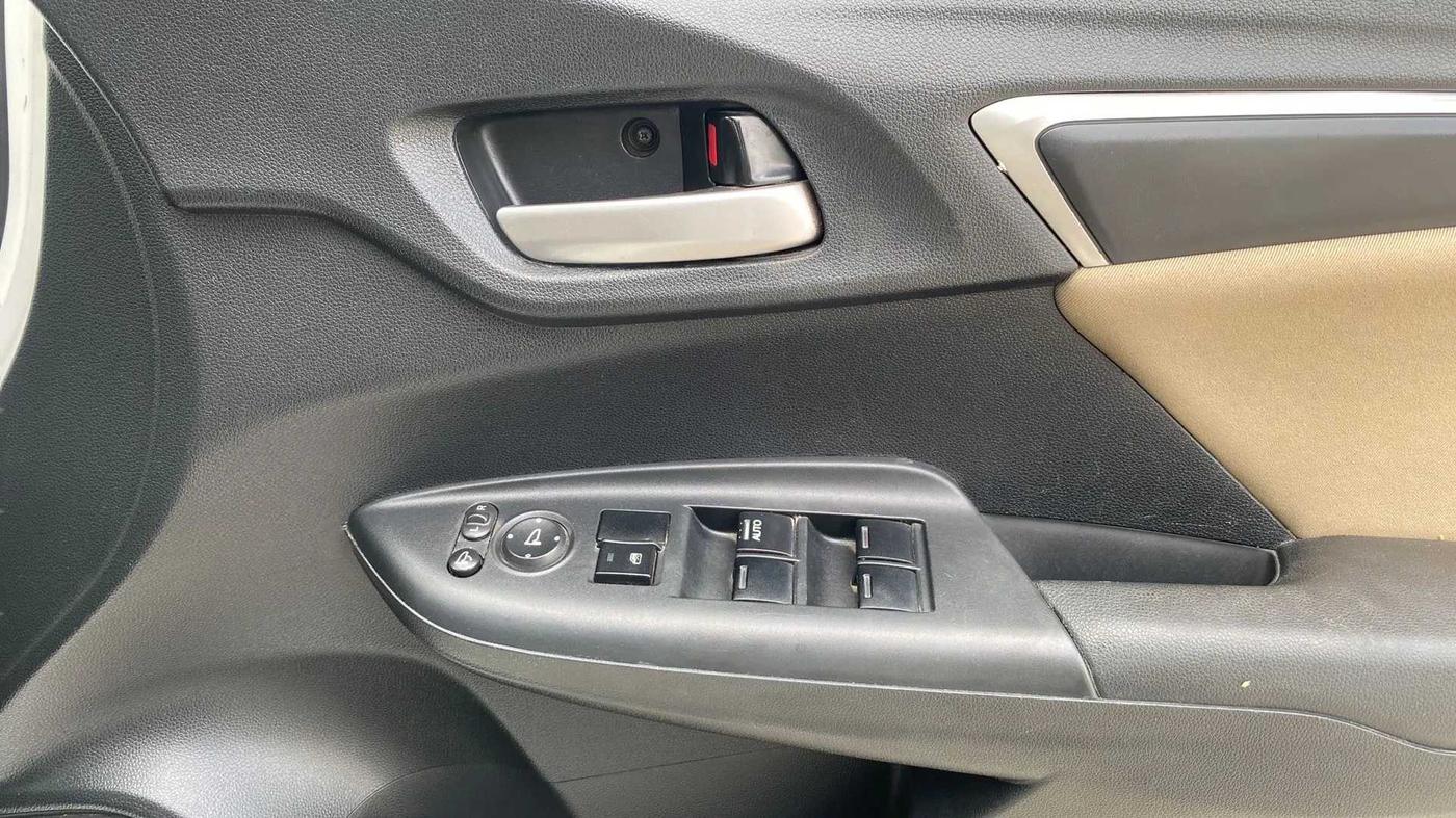 2017 Honda Jazz 1.2L I-VTEC V AT, Petrol, Automatic, 68,519 km, Driver Side Door Panels Control