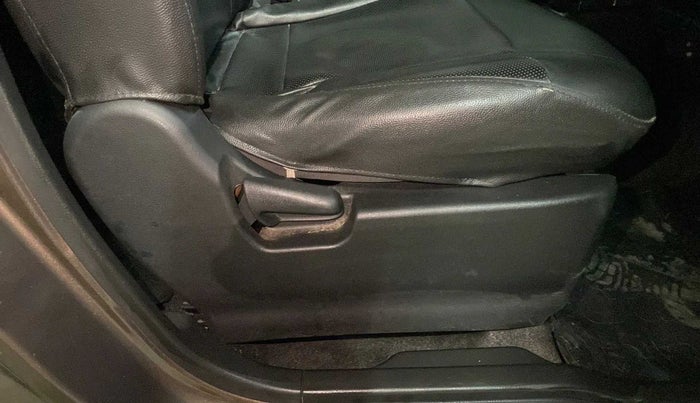 2015 Maruti Wagon R 1.0 LXI CNG, CNG, Manual, 52,646 km, Driver Side Adjustment Panel