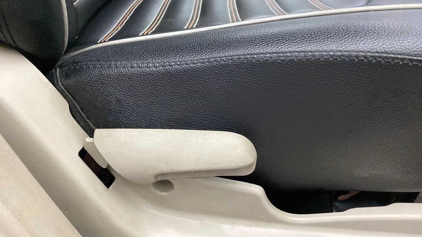 2019 Maruti Celerio VXI CNG, CNG, Manual, 43,562 km, Driver Side Adjustment Panel