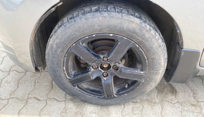 2017 Maruti Celerio VXI (O) CNG, CNG, Manual, 78,298 km, Left front tyre - Minor crack
