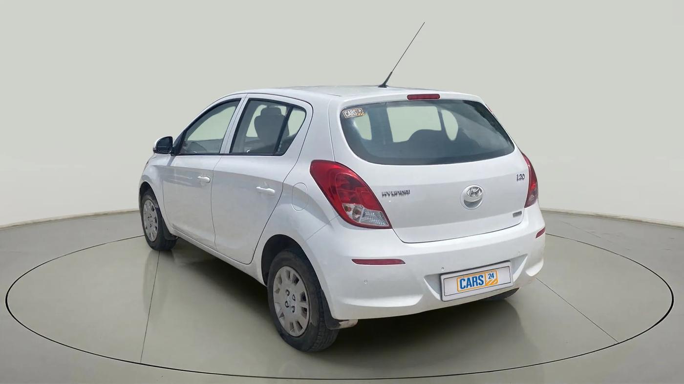 2013 Hyundai i20 MAGNA 1.2, Petrol, Manual, 38,679 km, Left Back Diagonal