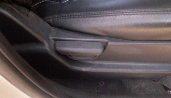 2013 Hyundai i20 MAGNA 1.2, Petrol, Manual, 38,679 km, Driver Side Adjustment Panel