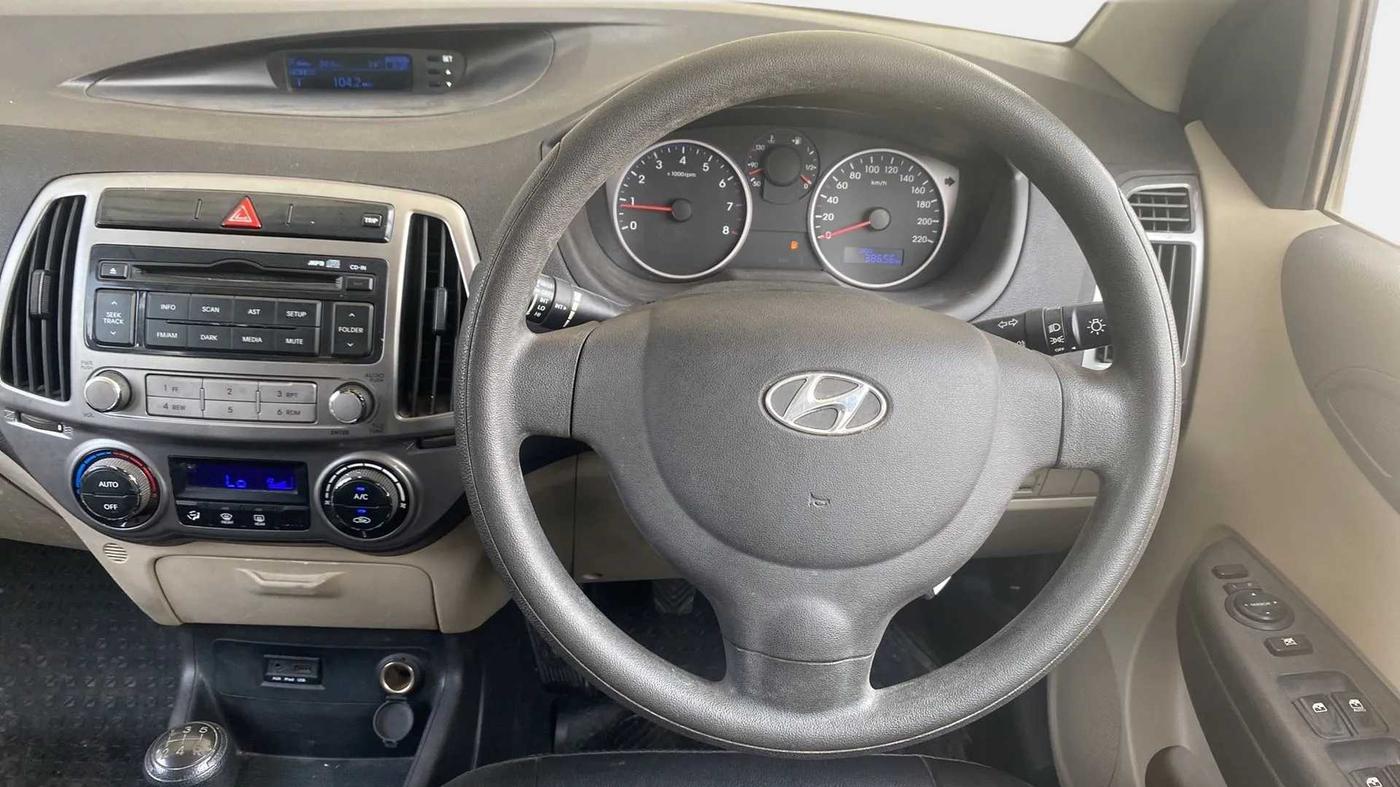 2013 Hyundai i20 MAGNA 1.2, Petrol, Manual, 38,679 km, Steering Wheel Close Up