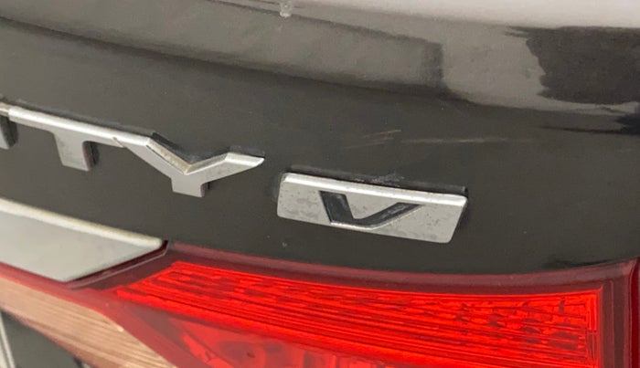 2015 Honda City 1.5L I-VTEC V MT, Petrol, Manual, 96,303 km, Dicky (Boot door) - Minor scratches
