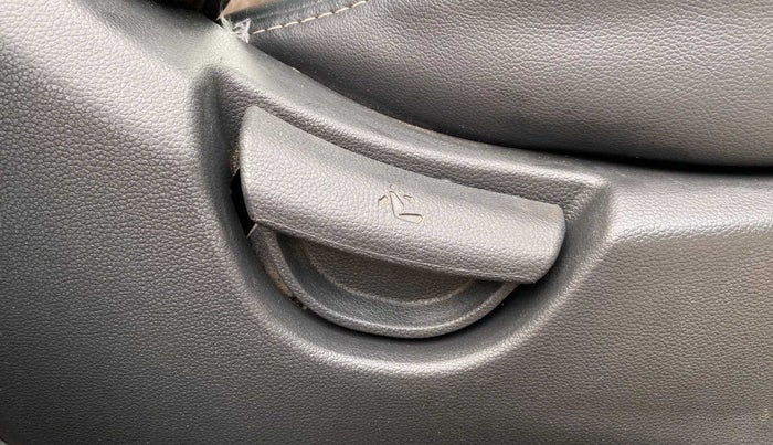 2018 Hyundai Grand i10 MAGNA 1.2 KAPPA VTVT, Petrol, Manual, 93,243 km, Driver Side Adjustment Panel