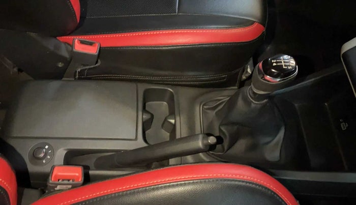 2019 Renault TRIBER RXT, Petrol, Manual, 21,743 km, Gear Lever