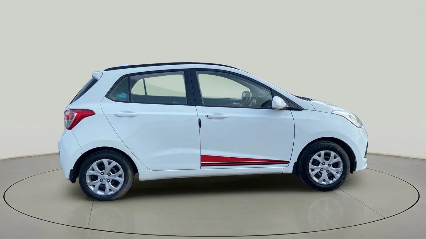 2016 Hyundai Grand i10 SPORTZ 1.2 KAPPA VTVT, CNG, Manual, 94,622 km, Right Side View