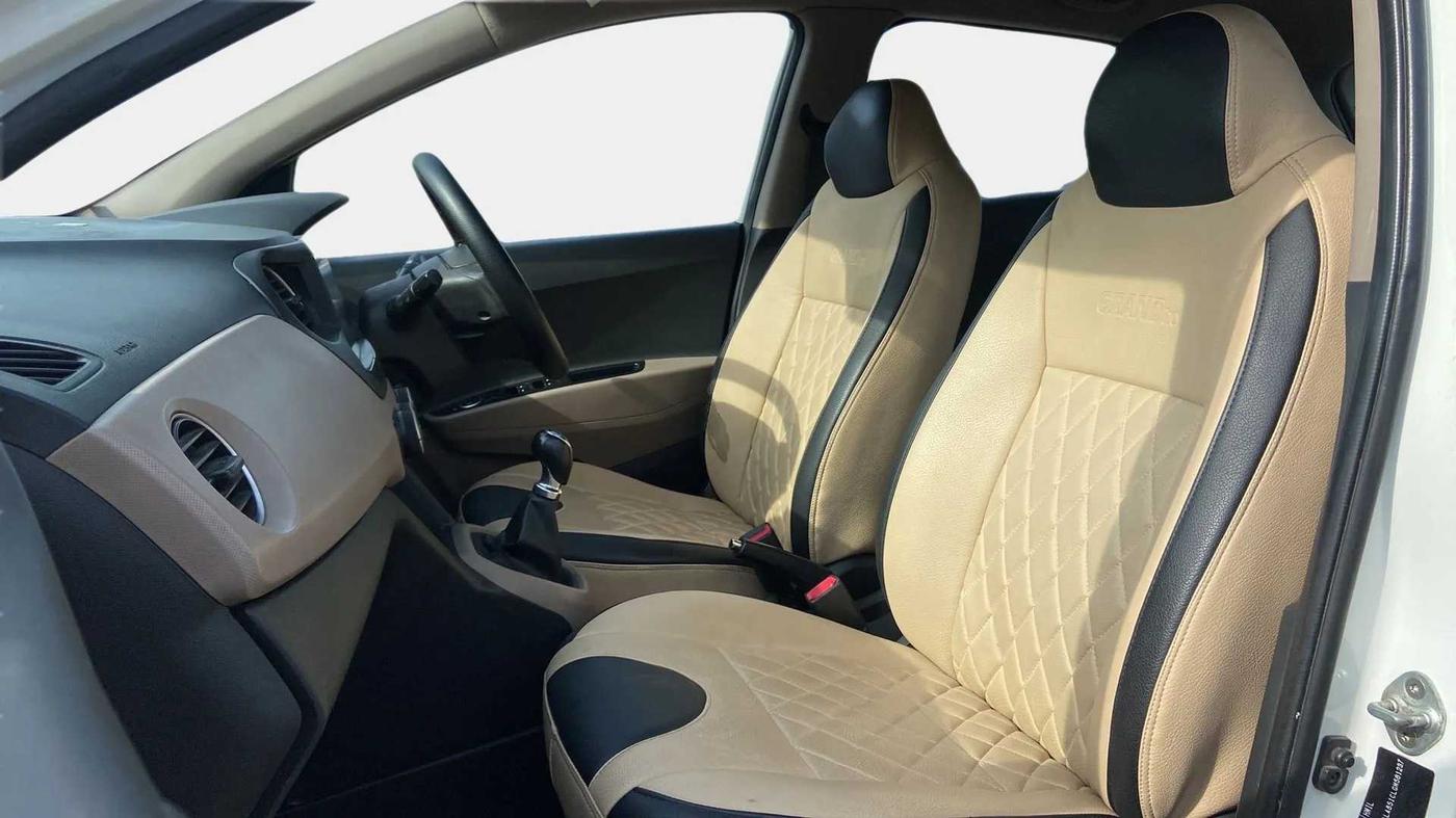 2016 Hyundai Grand i10 SPORTZ 1.2 KAPPA VTVT, CNG, Manual, 94,622 km, Right Side Front Door Cabin